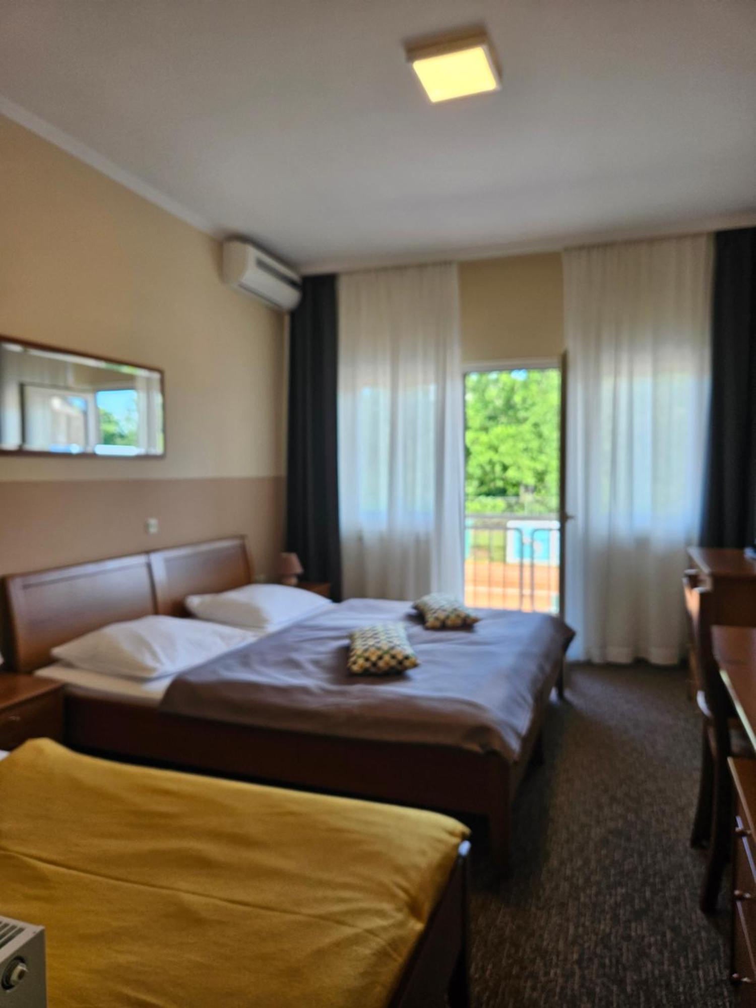 Donji Zvecaj Bed And Breakfast Restaurant Dp חדר תמונה