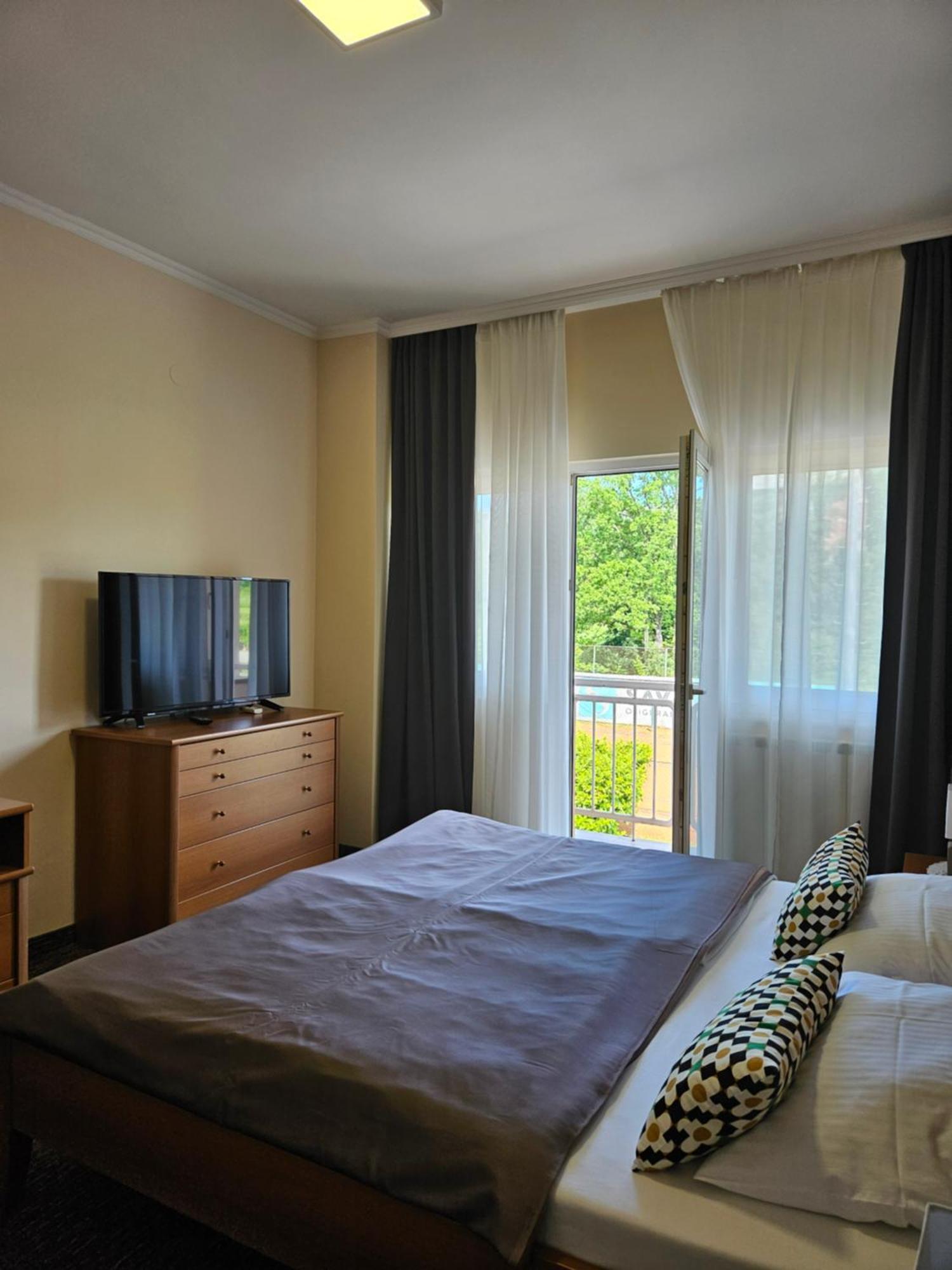 Donji Zvecaj Bed And Breakfast Restaurant Dp חדר תמונה